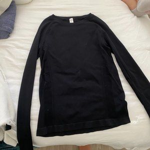 Black long sleeve athletic shirt with thumb holes